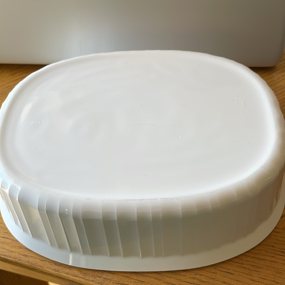 CorningWare® French White 1.8-quart Oval Baking Dish with Lid - Picture 3 of 3